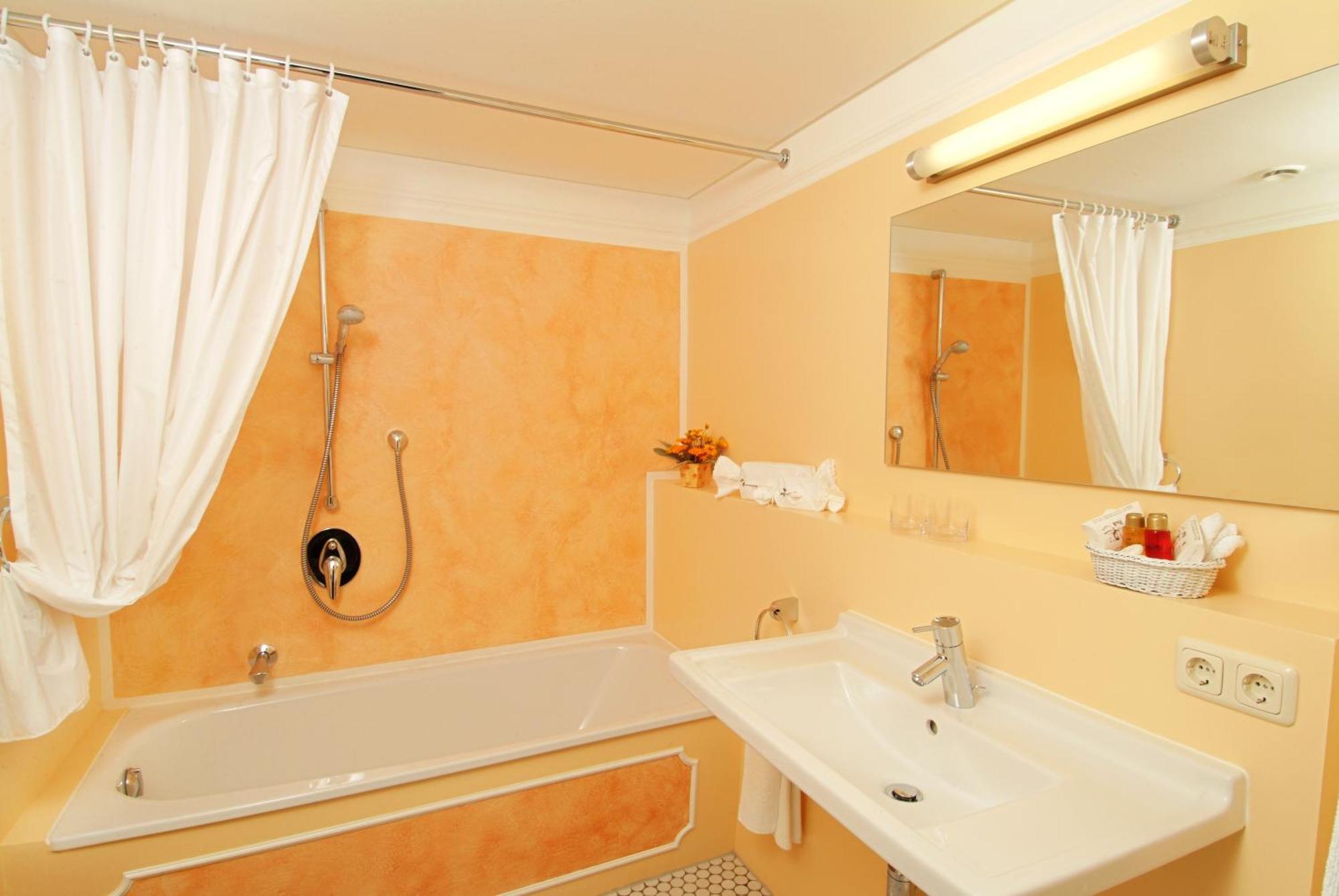 Hotel Leicht Biebelried ภายนอก รูปภาพ