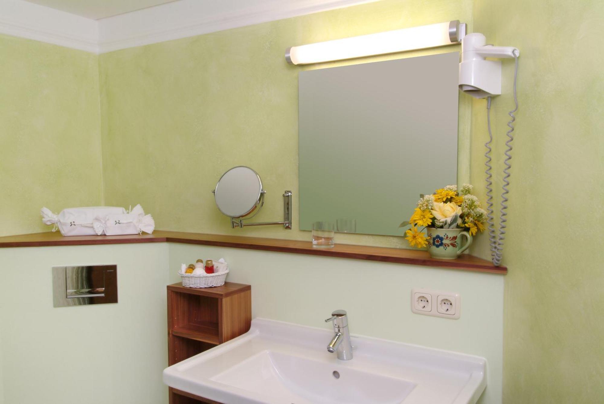 Hotel Leicht Biebelried ภายนอก รูปภาพ