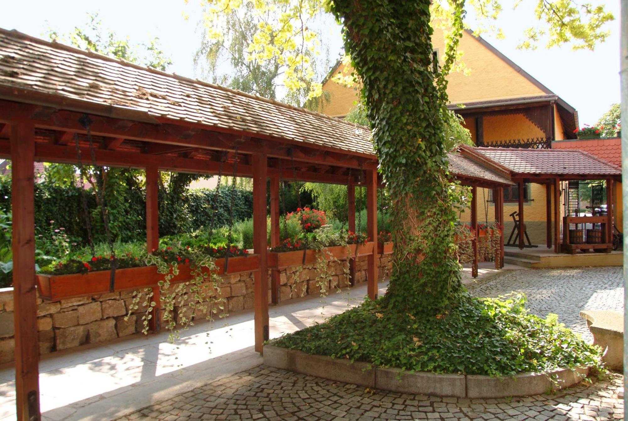Hotel Leicht Biebelried ภายนอก รูปภาพ