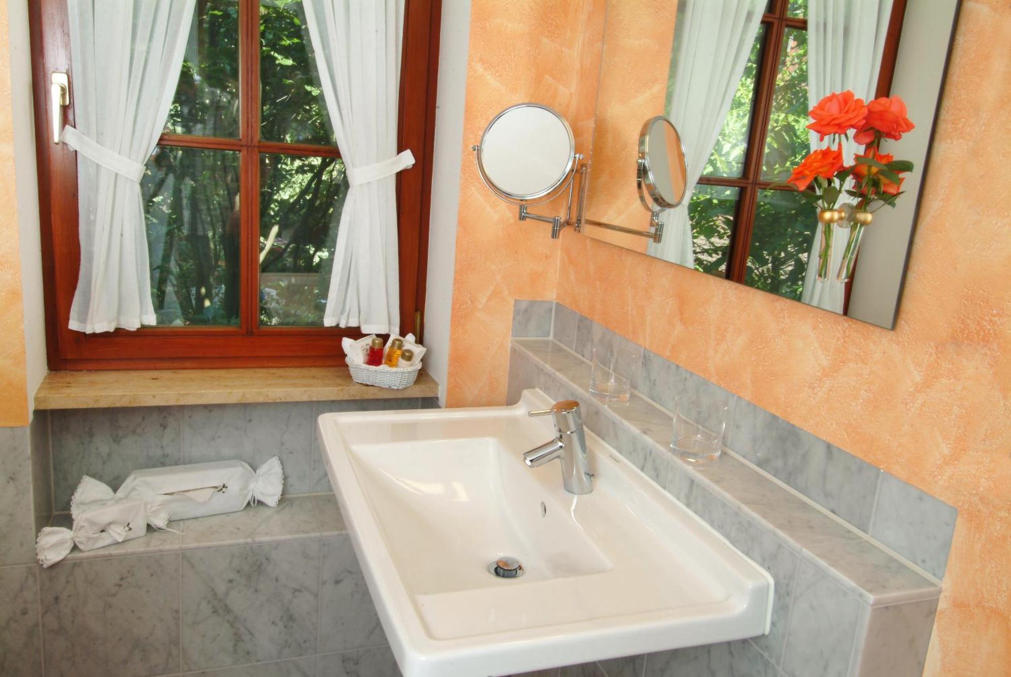 Hotel Leicht Biebelried ภายนอก รูปภาพ