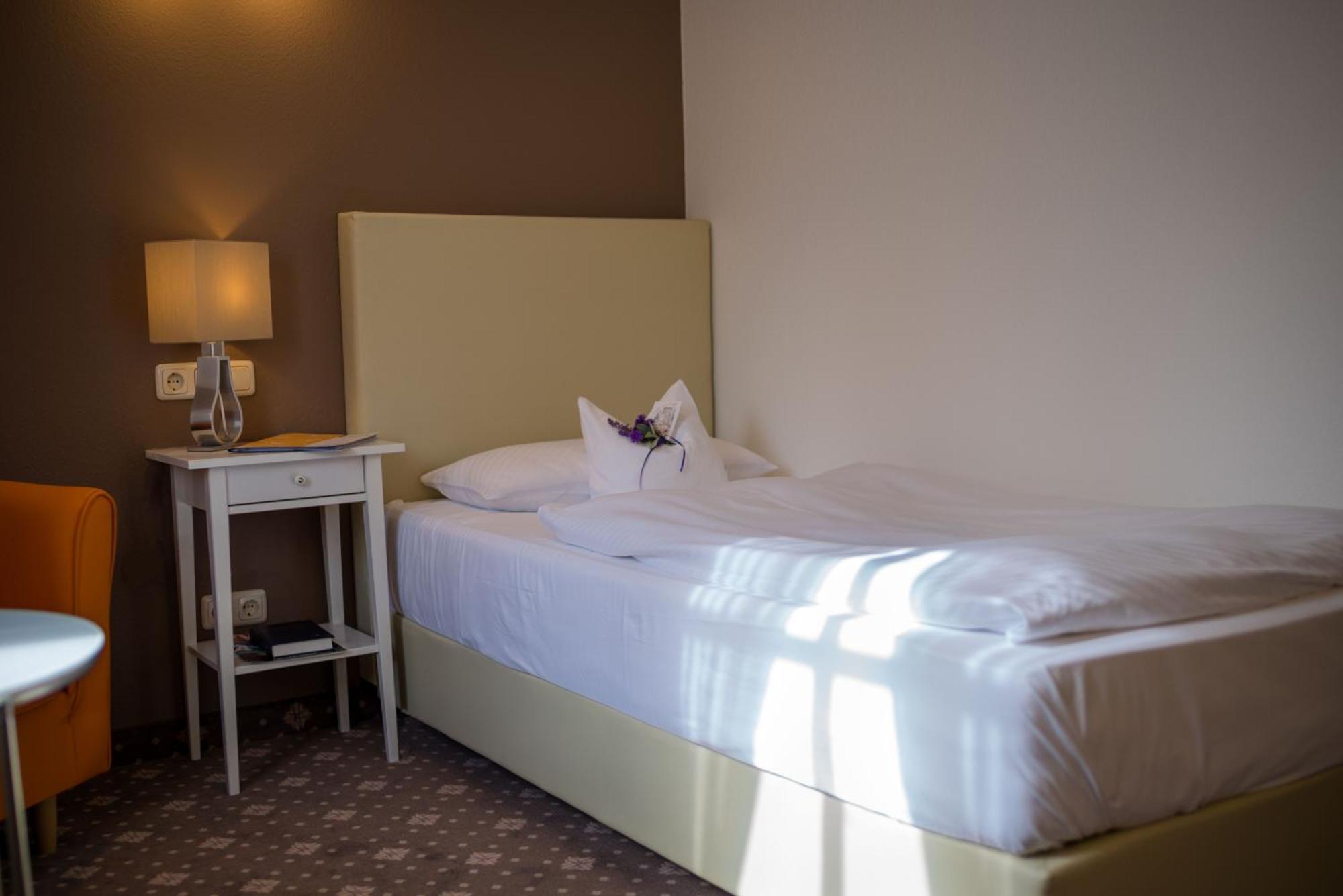 Hotel Leicht Biebelried ภายนอก รูปภาพ