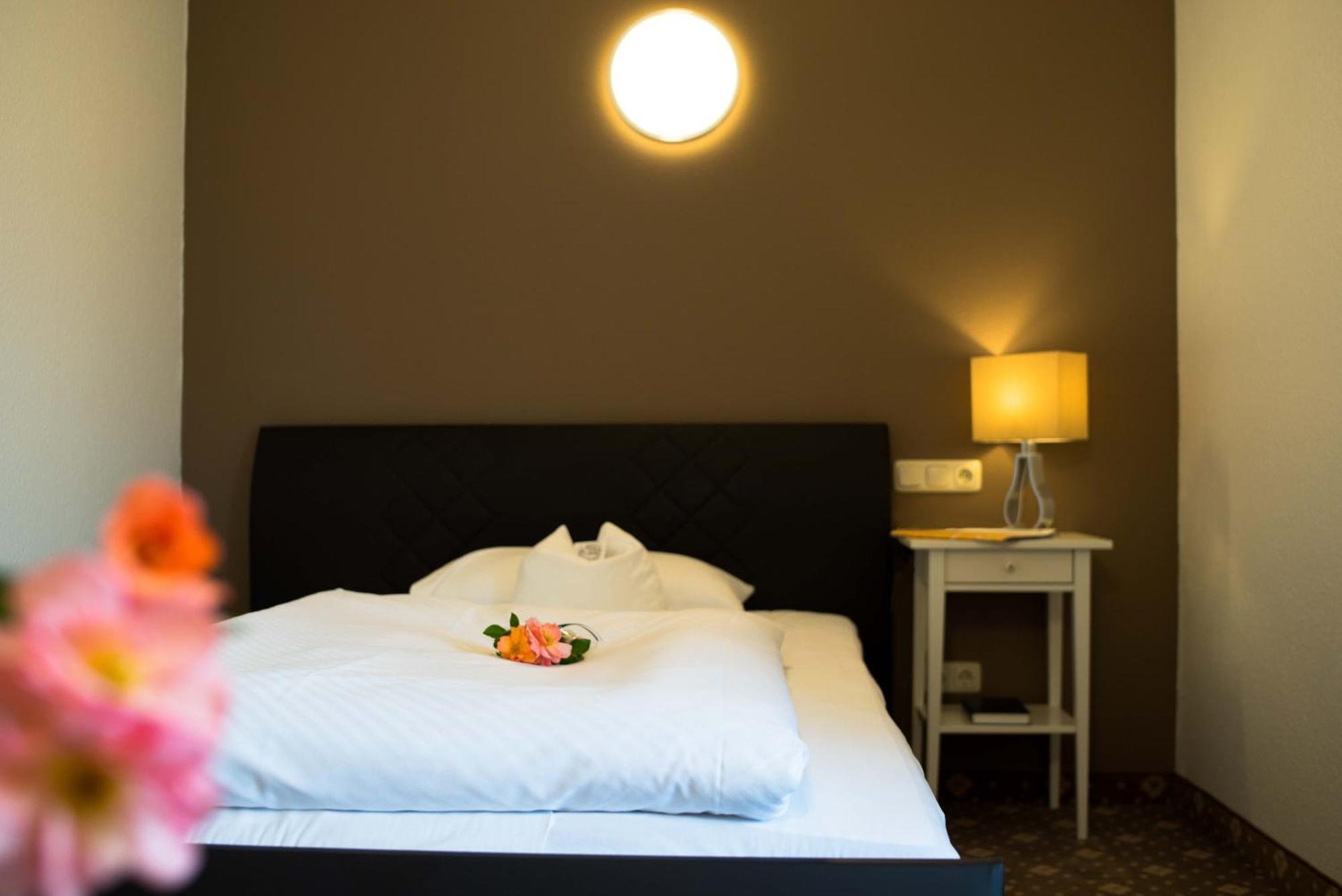 Hotel Leicht Biebelried ภายนอก รูปภาพ