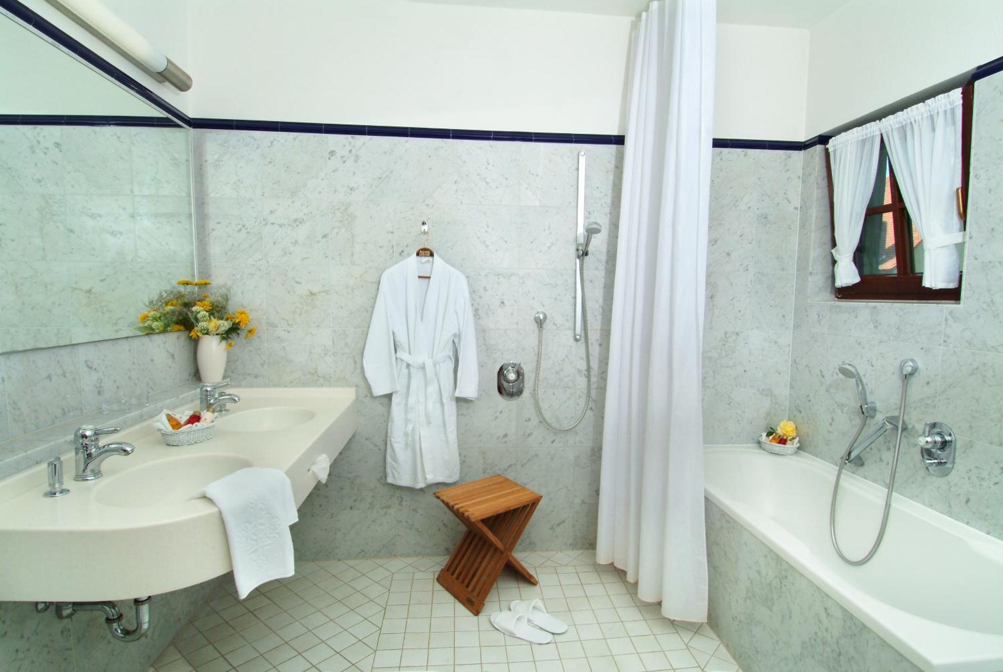 Hotel Leicht Biebelried ภายนอก รูปภาพ